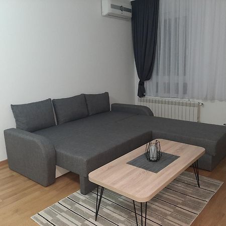 Apartman Viaggio Sremska Mitrovica Eksteriør bilde