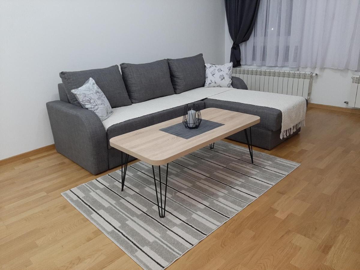 Apartman Viaggio Sremska Mitrovica Eksteriør bilde