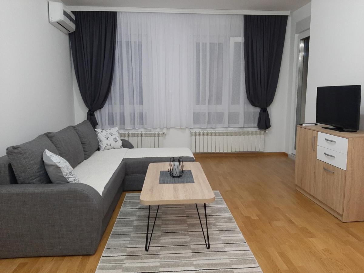 Apartman Viaggio Sremska Mitrovica Eksteriør bilde