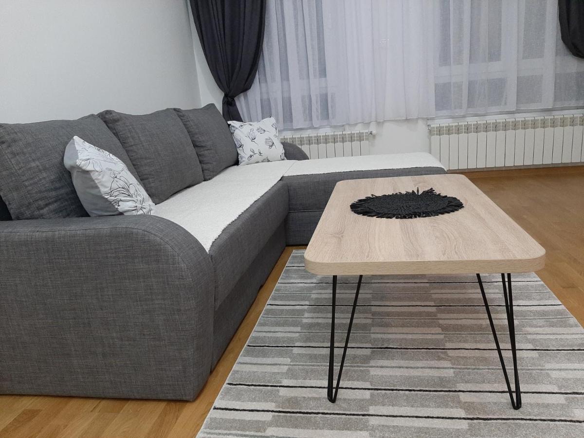 Apartman Viaggio Sremska Mitrovica Eksteriør bilde
